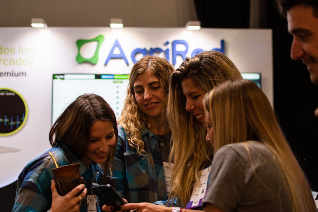 Visitantes en el stand de Agrired durante el Congreso Aapresid